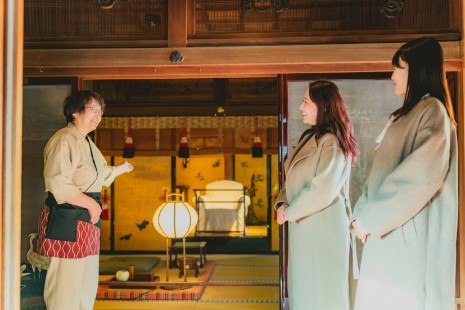 スタッフがご案内をいたします