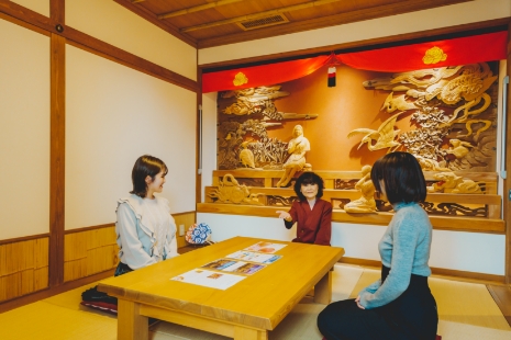 A staff member will explain the bathhouse.Please refer to the Usage Guide for the use of the private rooms on the 2nd floor.